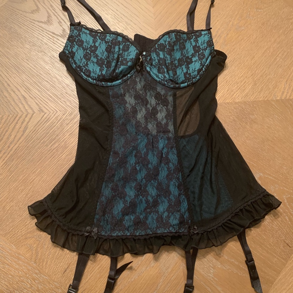 Frederick’s Lingerie M